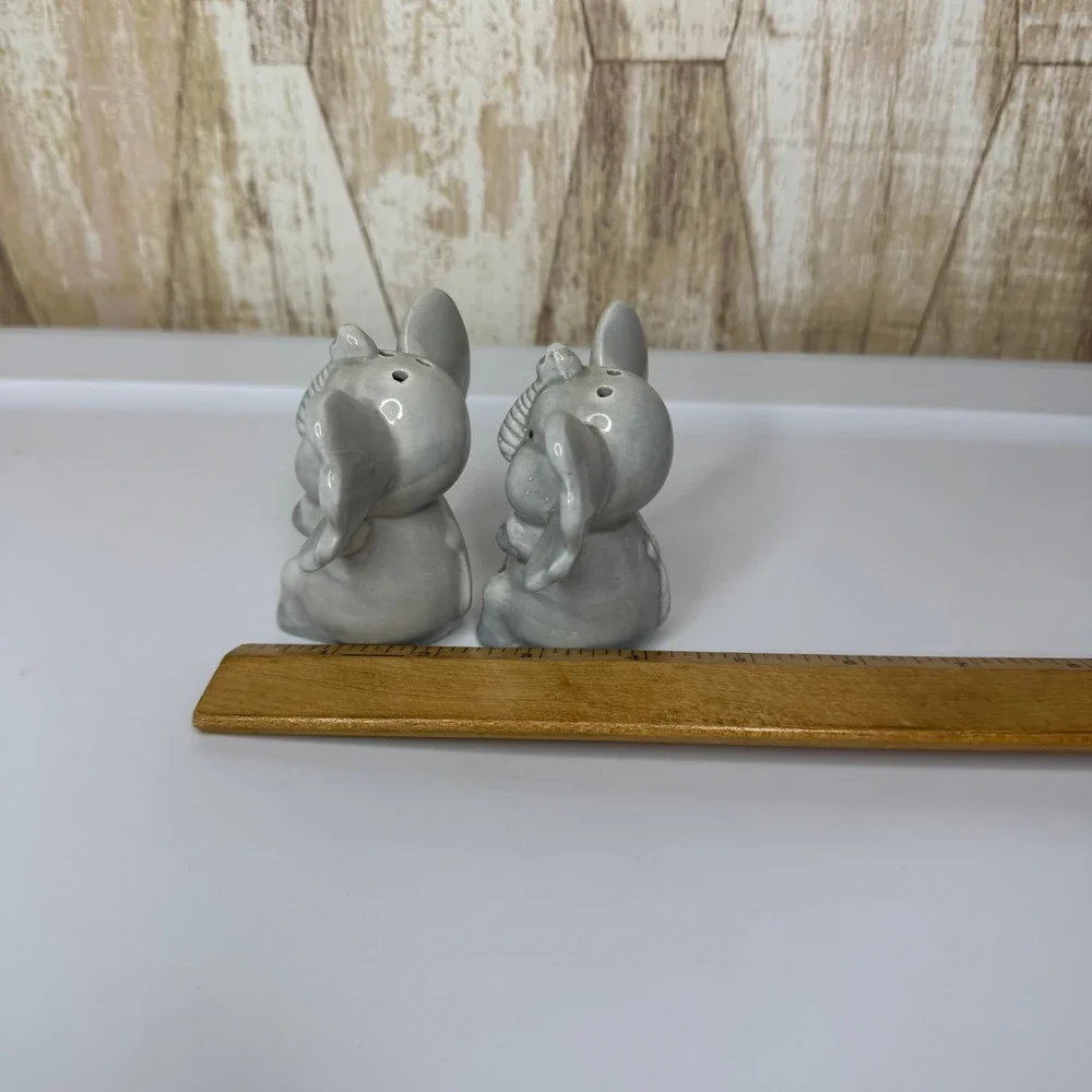 Vintage Gray Ceramic Elephant Salt‎ and Pepper Shakers Made in Taiwan